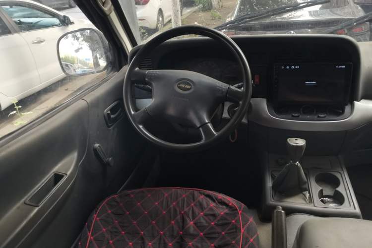 Used Jinbei Hiace 2014 2.0L 5th Generation Kuaiyunwang Business Version 4G19 Steering Wheel