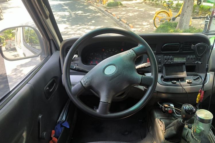 Used Jinbei Hiace 2014 2.0L Fifth-Generation Xiangyun Comfort Type 1 4G21C Steering Wheel