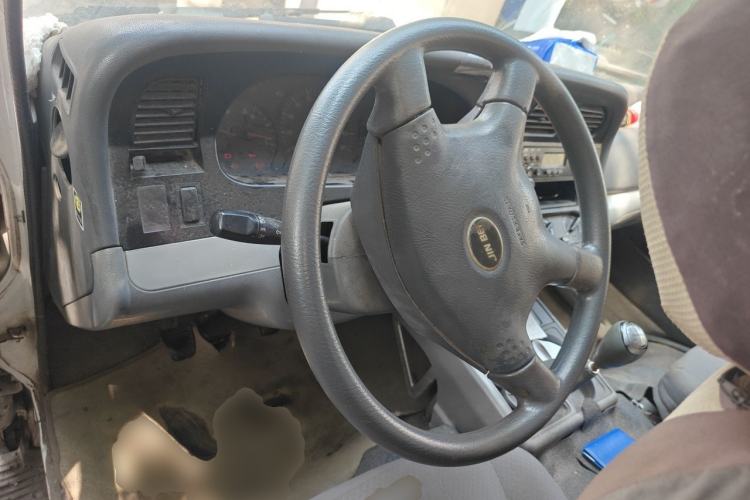 Used Jinbei Hiace 2014 2.0L Fifth-Generation Xiangyun Comfort Type 1 4G21C Steering Wheel