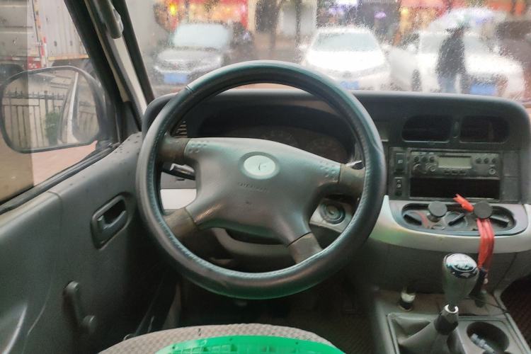 Used Jinbei Hiace 2014 2.0L 5th Generation Kuaiyunwang Business Version 4G19 Steering Wheel