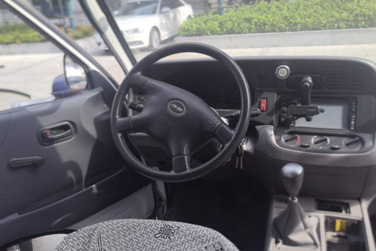 Used Jinbei Hiace 2014 2.0L 5th Generation Kuaiyunwang Business Version 4G19 Steering Wheel
