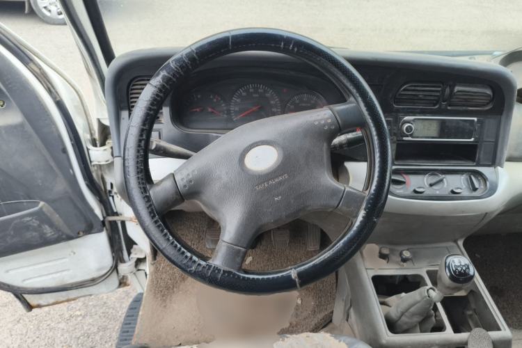 Used Jinbei Hiace 2014 2.0L 5th Generation Kuaiyunwang Business Version 4G19 Steering Wheel