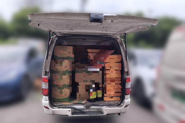 Used Jinbei Hiace 2014 2.0L Fifth-Generation Xiangyun Comfort Type 1 4G21C Trunk