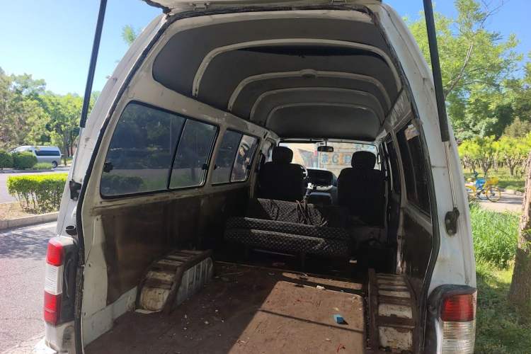 Used Jinbei Hiace 2014 2.0L 5th Generation Kuaiyunwang Business Version 4G19 Trunk