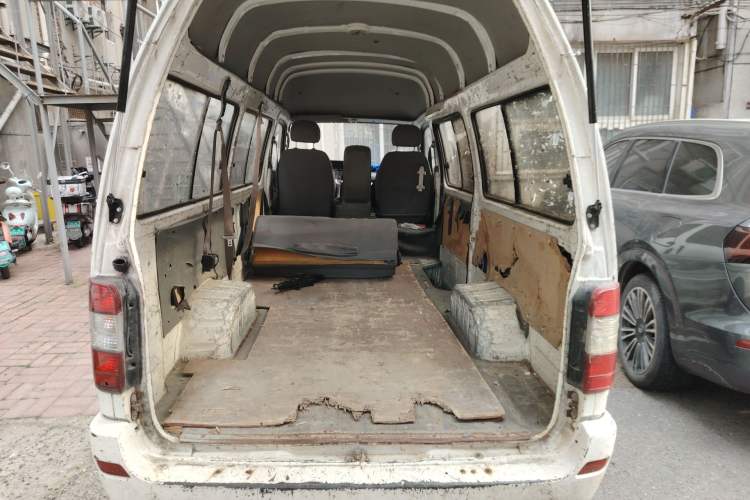 Used Jinbei Hiace 2014 2.0L Fifth-Generation Xiangyun Comfort Type 1 4G20C Trunk