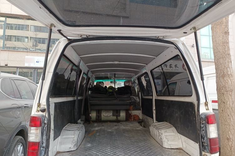 Used Jinbei Hiace 2014 2.0L Fifth-Generation Xiangyun Comfort Type 1 4G21C Trunk