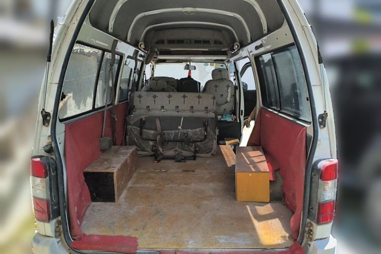 Used Jinbei Hiace 2014 2.0L Fifth-Generation Xiangyun Comfort Type 1 4G20C Trunk