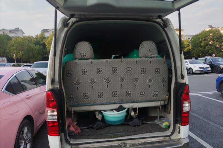 Used Jinbei Hiace 2014 2.0L Comfort Version V19 Trunk
