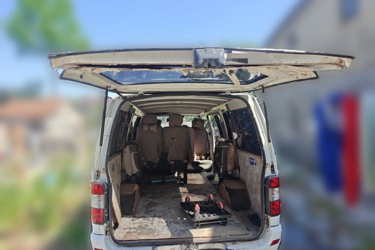 Used Jinbei Hiace 2014 2.0L Fifth-Generation Xiangyun Comfort Type 1 4G20C Trunk