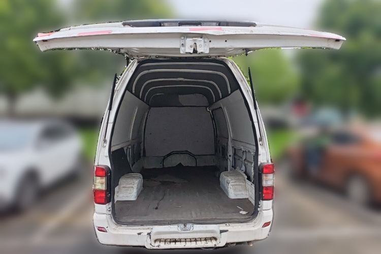 Used Jinbei Hiace 2014 2.0L Fifth-Generation Xiangyun Comfort Type 1 4G21C Trunk