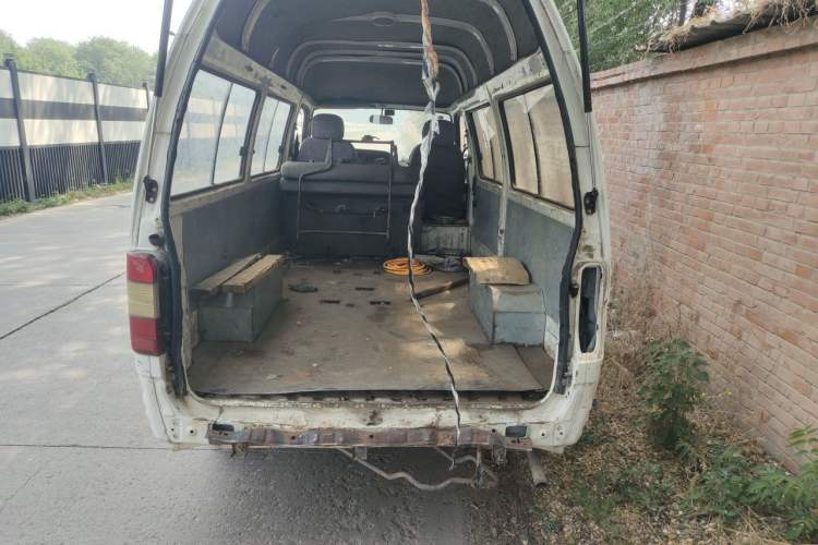 Used Jinbei Hiace 2014 2.0L Fifth-Generation Xiangyun Comfort Type 1 4G20C Trunk