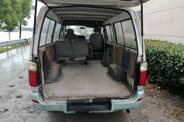 Used Jinbei Hiace 2014 2.0L 5th Generation Power King Deluxe Version V19 Trunk