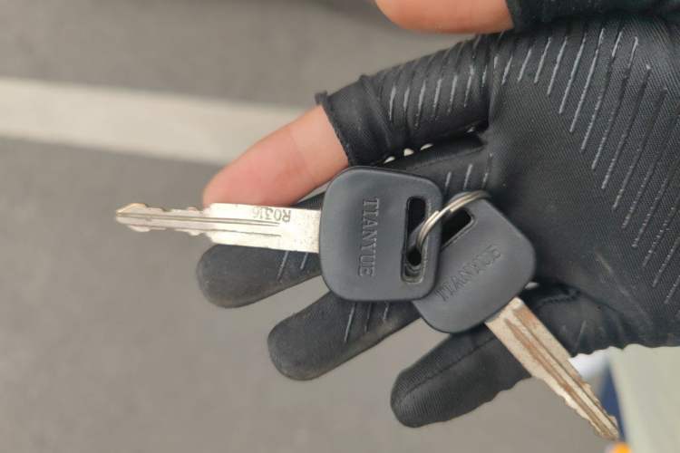 Used Jinbei Hiace 2014 2.0L 5th Generation Kuaiyunwang Business Version 4G19 Vehicle Key