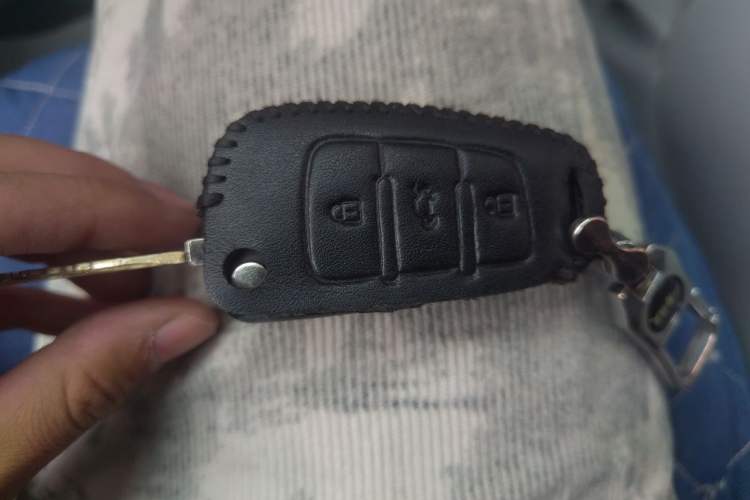 Used Jinbei Hiace 2014 2.0L Luxury Version V19 Vehicle Key