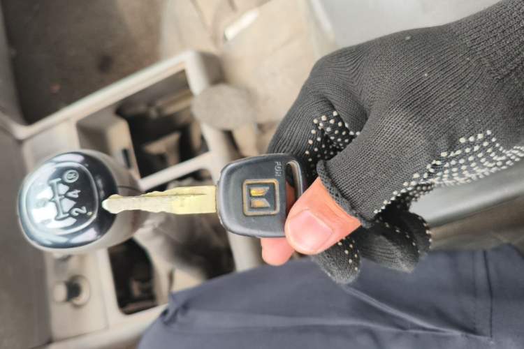 Used Jinbei Hiace 2014 2.0L 5th Generation Kuaiyunwang Business Version 4G19 Vehicle Key