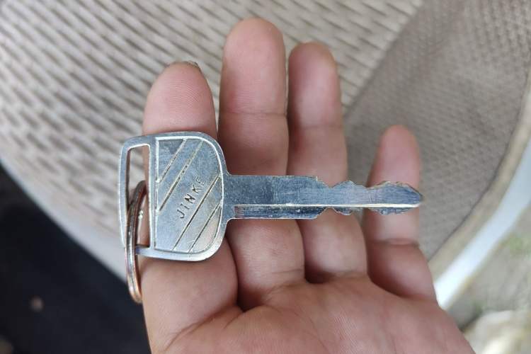 Used Jinbei Hiace 2014 2.0L Fifth-Generation Xiangyun Comfort Type 1 4G20C Vehicle Key
