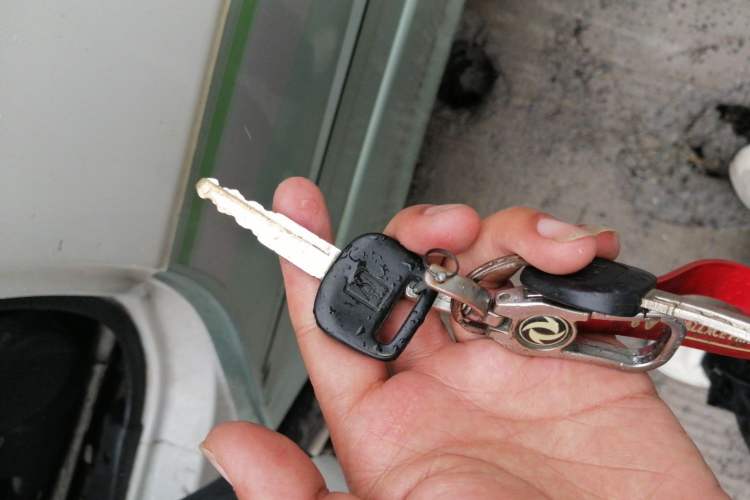 Used Jinbei Hiace 2014 2.0L 5th Generation Power King Deluxe Version V19 Vehicle Key