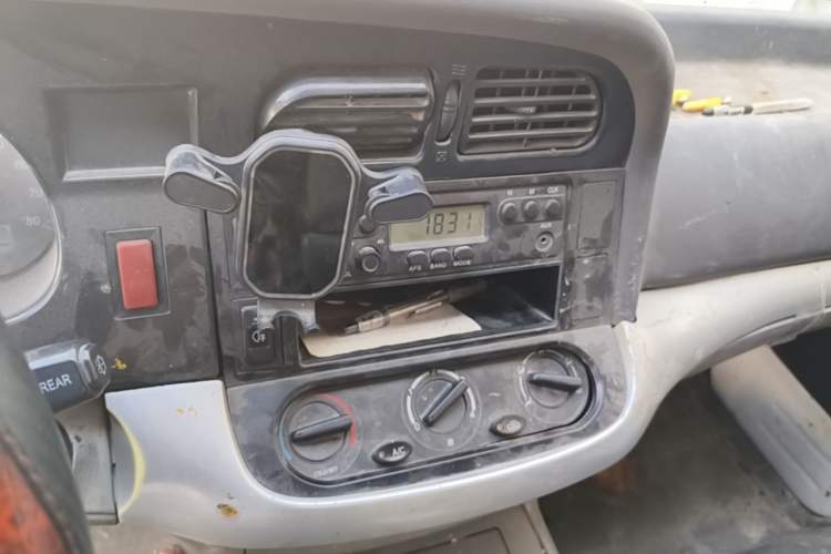 Used Jinbei Hiace 2014 2.0L 5th Generation Kuaiyunwang Business Version 4G19 Audio And AC Panel