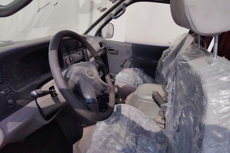 Used Jinbei Hiace 2014 2.0L Fifth-Generation Xiangyun Comfort Type 1 4G20C Driver Seat