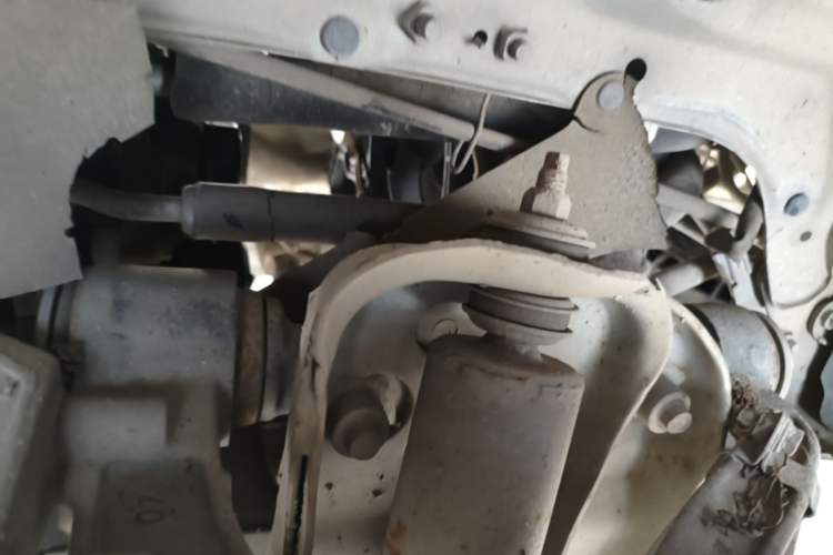 Used Jinbei Hiace 2014 2.0L 5th Generation Kuaiyunwang Business Version 4G19 Engine Bay