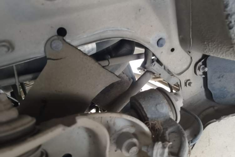 Used Jinbei Hiace 2014 2.0L 5th Generation Kuaiyunwang Business Version 4G19 Engine Bay Left