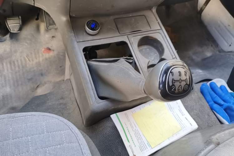 Used Jinbei Hiace 2014 2.0L 5th Generation Kuaiyunwang Business Version 4G19 Gear Lever