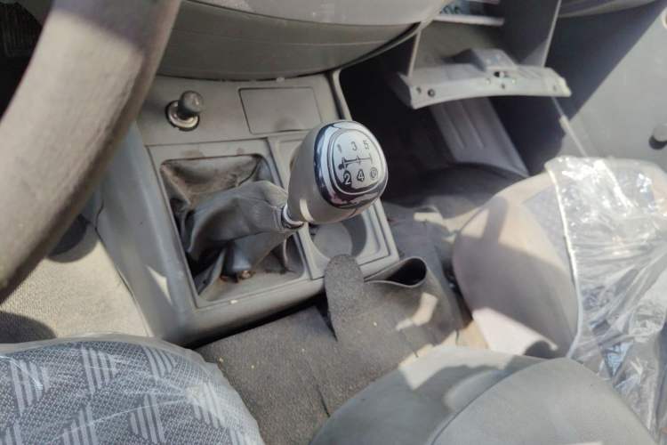 Used Jinbei Hiace 2014 2.0L Fifth-Generation Xiangyun Comfort Type 1 4G20C Gear Lever