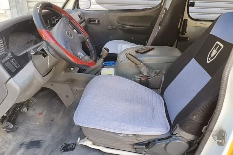 Used Jinbei Hiace 2014 2.0L 5th Generation Kuaiyunwang Business Version 4G19 Left Front Seat