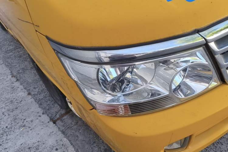 Used Jinbei Hiace 2014 2.0L 5th Generation Kuaiyunwang Business Version 4G19 Right Front Headlight
