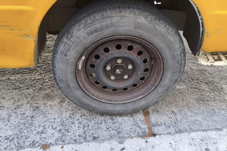 Used Jinbei Hiace 2014 2.0L 5th Generation Kuaiyunwang Business Version 4G19 Right Front Wheel Hub