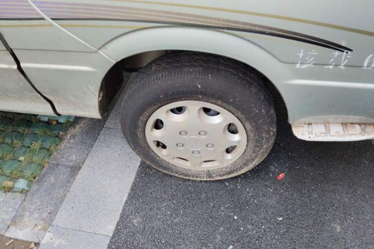 Used Jinbei Hiace  Right Front Wheel Hub