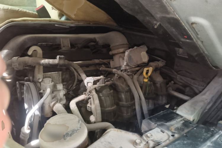 Used Jinbei Hiace 2016 2.4L Da Hai Shi L Flagship Edition Engine Bay