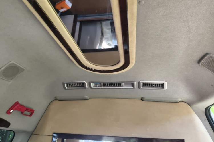 Used Jinbei Hiace 2016 2.4L Da Hai Shi L Flagship Edition Headliner