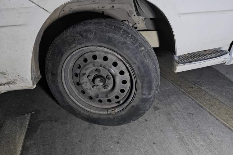 Used Jinbei Hiace  Right Front Wheel Hub