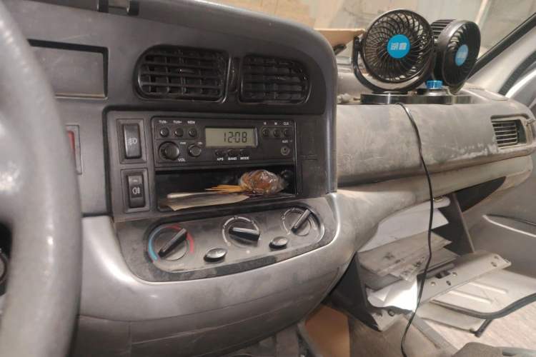 Used Jinbei Hiace 2016 2.0L Express Series Standard Version V19 Audio And AC Panel