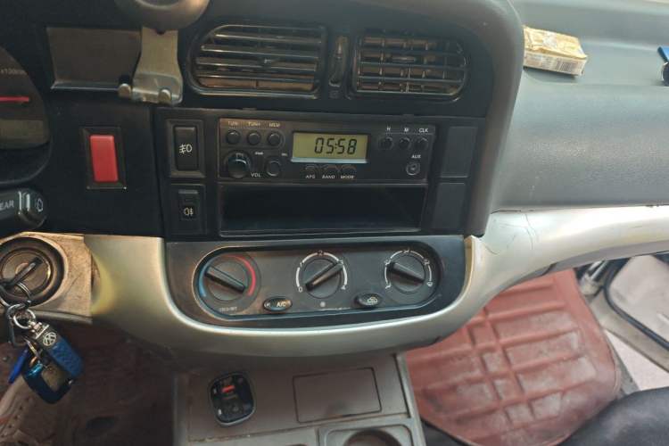Used Jinbei Hiace 2016 2.0L Express Series Standard Version V19 Audio And AC Panel