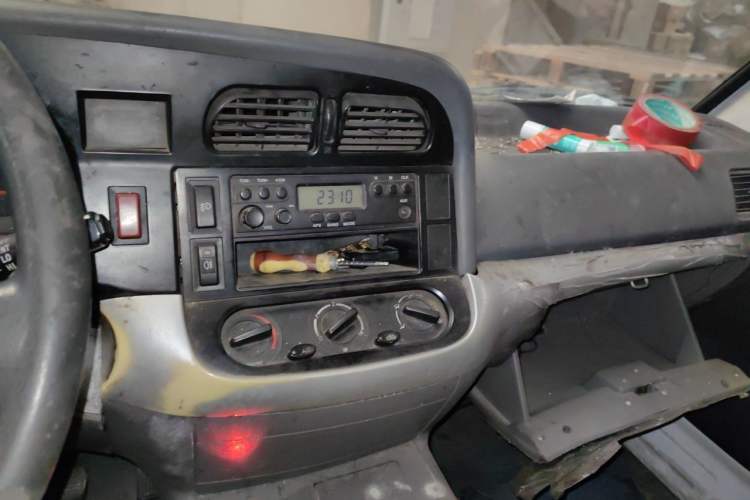 Used Jinbei Hiace 2016 2.0L Express Series Standard Version V19 Audio And AC Panel