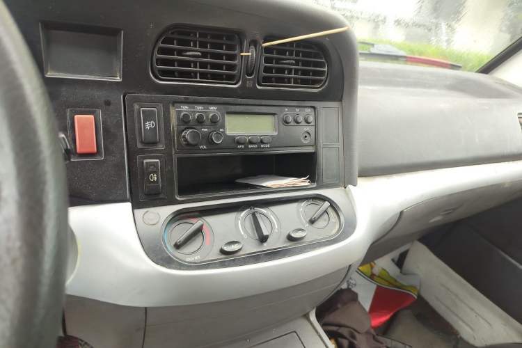 Used Jinbei Hiace 2016 2.0L Express Series Standard Version V19 Audio And AC Panel
