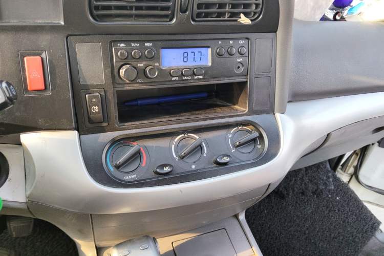 Used Jinbei Hiace 2016 2.0L Express Series Standard Version V19 Audio And AC Panel