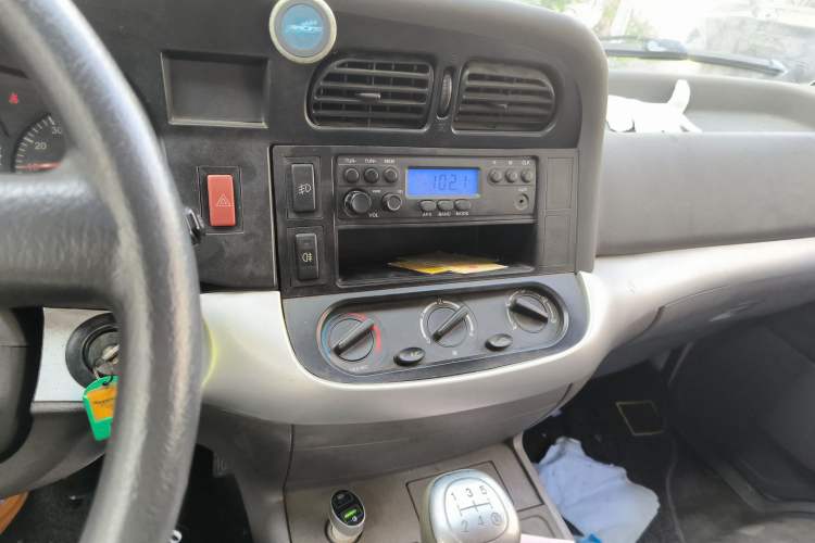 Used Jinbei Hiace 2016 2.0L Express Series Standard Version V19 Audio And AC Panel