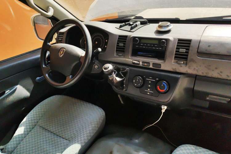 Used Jinbei Hiace 2016 2.2L Luxury Version V22 Center Console