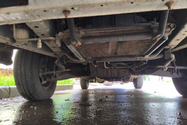 Used Jinbei Hiace 2016 2.0L Express Series Standard Version V19 Chassis Front