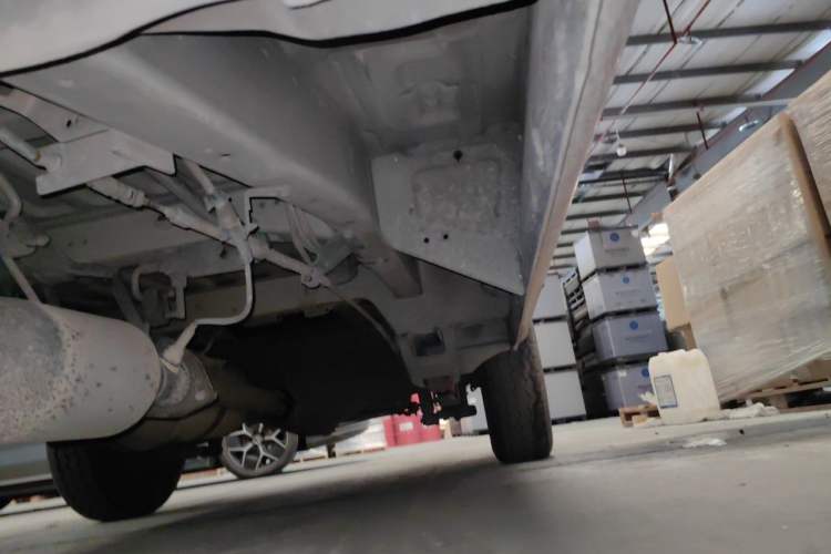 Used Jinbei Hiace 2016 2.0L Express Series Standard Version V19 Chassis Front Left
