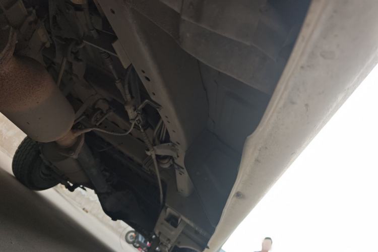 Used Jinbei Hiace 2016 2.0L Express Series Standard Version V19 Chassis Front Left