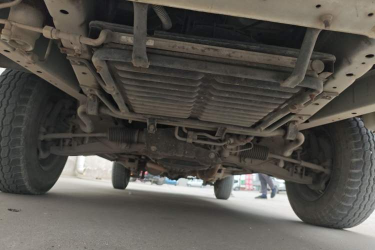 Used Jinbei Hiace 2016 2.0L Express Series Standard Version V19 Chassis Front