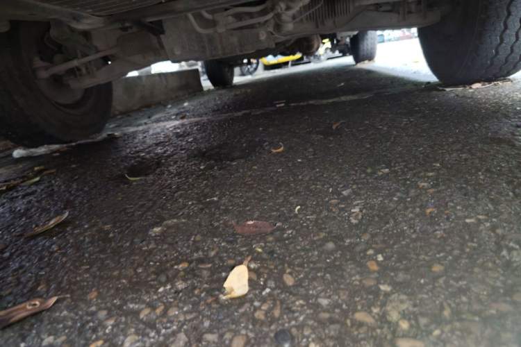 Used Jinbei Hiace 2016 2.0L Express Series Standard Version V19 Chassis Front