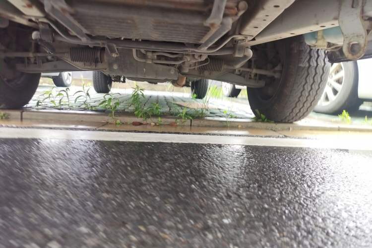 Used Jinbei Hiace 2016 2.0L Express Series Standard Version V19 Chassis Front