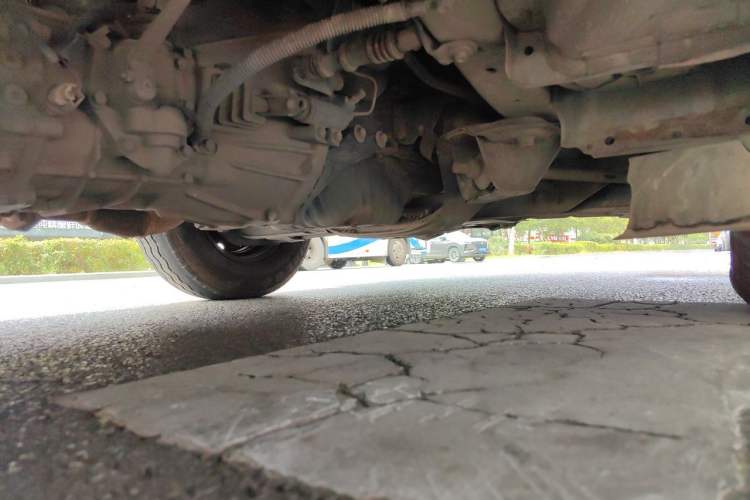 Used Jinbei Hiace 2016 2.2L Express Van Version V22 Chassis Front Right