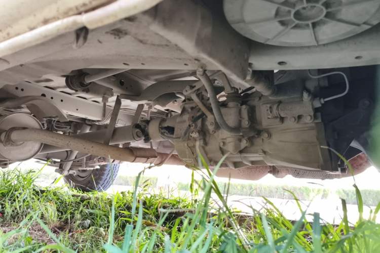 Used Jinbei Hiace 2016 2.0L Express Series Standard Version V19 Chassis Front Right