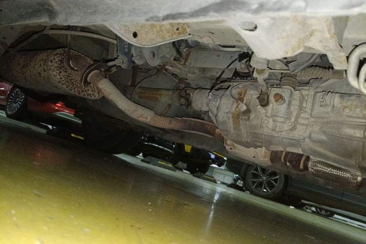 Used Jinbei Hiace 2016 2.0L Luxury Version V19 Chassis Front Right